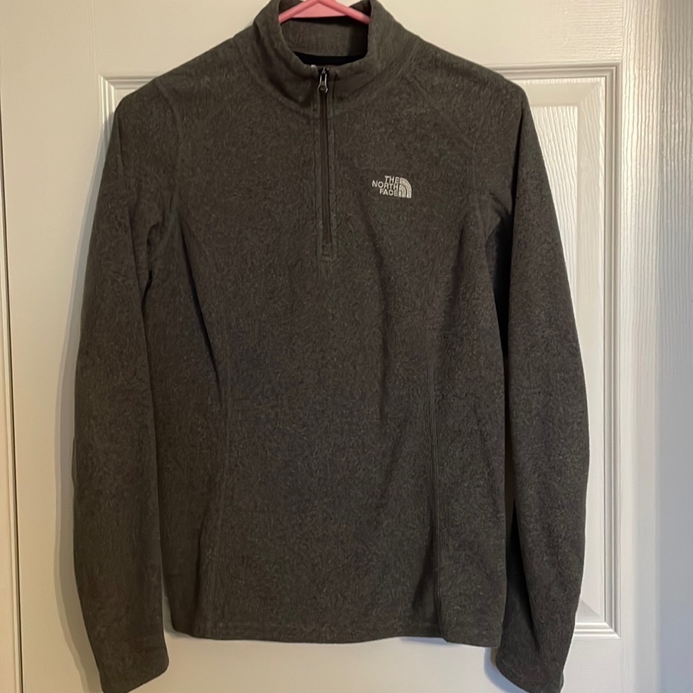 EUC The North Face 1/4 zip gray fleece. Size XS. Like new condition.